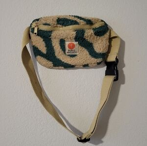 Yellowstone Geyser Fleece Crossbody Bag